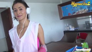 MamacitaZ - Criada colombiana muy Hot es aceitada y follada duro en el trabajo