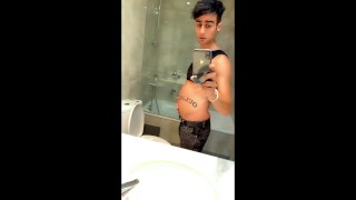 Kurva, jsem těhotná se svým nevlastním bratrem - twink velké břicho fetiš fantazie