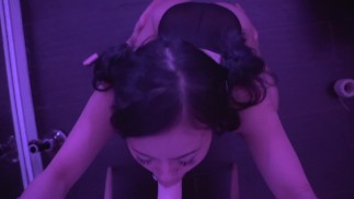 JASMINE GREY DÁ UMA MAMADA GOSTOSA