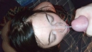Tiener slet neemt GIGANTISCHE facial!