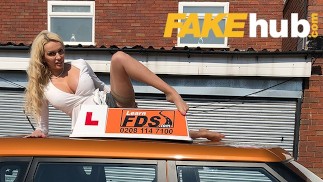 Фальшивая Автошкола Большой черный член входит в Эмбер Джейн