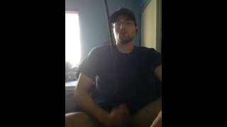 Matteo ordenhando seu pau