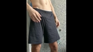 HEZKÝ SVALNATÝ TEEN ONANUJE [HD 60 FPS]