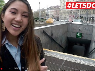 LETSDOEIT - Чарли Дин Подбирает Азиатскую Туристку И Заставляет Ее Сквиртовать