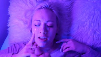 Neon Dreamgirl Gesicht Ficken - Verrückte Gesichtsbehandlung