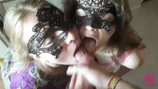 Doppelter Schluck Blowjob im Spiegel *Poly-amory*