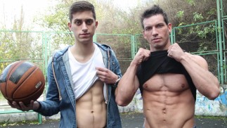 GAYWIRE - Marek e Johnny fazem sexo anal em público depois de jogar basquete