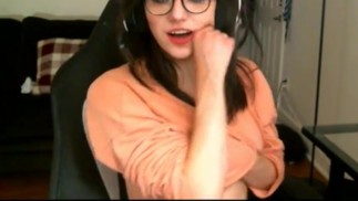 Twitch Streamer Podvedl do prsa skluzu lol