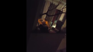 Esposa atrapada chupando la polla de mis amigos en la fiesta 