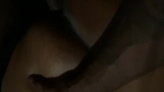 Montrant bestie grosse bite. Il luv quand elle lui parle