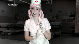 Gothic-Krankenschwester Joy gibt Ihnen eine Prostatauntersuchung