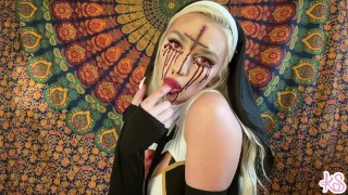 LA RAGAZZA DEMONE SI SCOPA DA SOLA