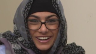 MIA KHALIFA - Bloopers branlette drôles et scènes avec Tony Rubino
