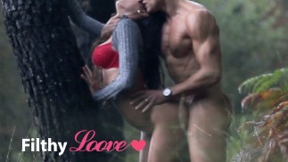 Voyeur SEX v lese a dešti