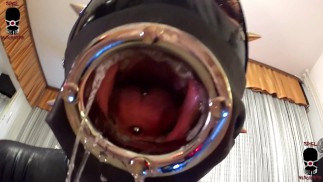 Latex lul voor tunnelgagged latex slet - INTRO