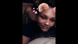 Sugar papa betaalt tiener Ebony rekeningen  