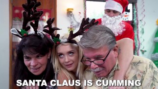 BANGBROS - La blonde et coquine Anastasia a un Noël particulier