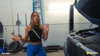Roadside - Mère Chaude Baise Le Mécano Pour Reprendre Sa Voiture