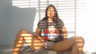 Sexy Hráč Se Dotýká Její Těsné Kundičky Až Do Orgasmu