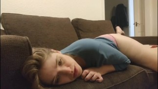 PRACHTIG: Knop humpt en vingert zichzelf tot DRIE orgasmes!