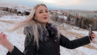 Winter Pijpbeurt En Seks Met Een Cute Meisje In Een Bontjas - Slikken Cum
