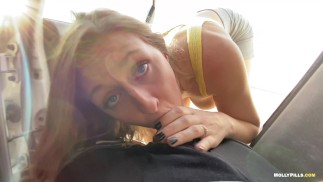 Baise publique risquée dans un parking AVN 2020 - Molly Pills - Amateur POV HD