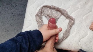 射在我的继妹脏内裤上 - 打手枪