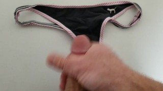 Cumming na kalhotky mých spolupracovníků 