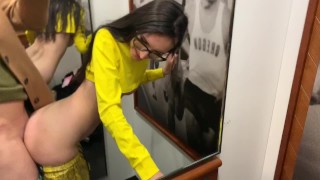 在健身店试衣间进行危险的公共性行为（射精在嘴里）