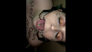 Em topless Acorrentado Spider Gag FaceFuck Boquete Facial no nariz LOL