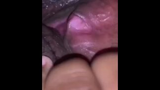 Лижет киску, пока она не кончит мне в рот часть 2