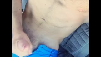 Éjacule sur ma poitrine après la gym