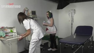 DACADA I LINDA LUSH, pielęgniarki bawią się