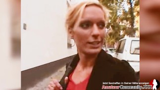 La milf tedesca bionda gode del primo anale, doppia penetrazione e trio