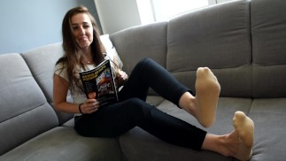 Croma's GROTE stinkende sokken en voeten (enorme voeten, voetfetisj, zolen, pov voeten)