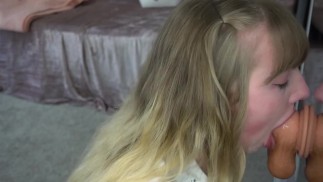 Extrem Langer Dildo Deepthroat Den ganzen Weg