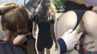 Sexy Tiefer Blowjob auf der Treppe - Öffentlicher Sex