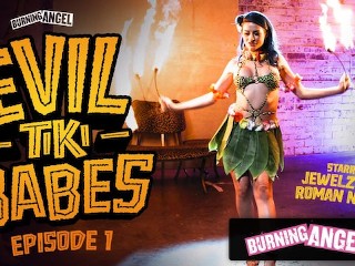 BurningAngel - La Barmaid Jewelz Blu Offre Une Performance Hot Tiki