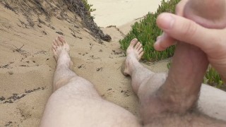 Masterbating en la playa y me pilló por el ala delta