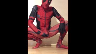 WANKING v mém novém oblečení DEADPOOL ** Rock tvrdý penis & Super HORNY **