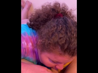 BBW Deepthroats Grande Cazzo e Prende Un'enorme Sborrata in Faccia
