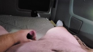 Conductor de camión gordo se masturba durante el trabajo