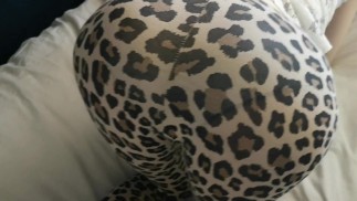 lesbiana traviesa es azotada duro por el culo | gemidos y gritos más lindos