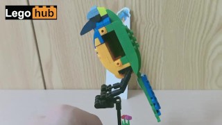 Stai per masturbarti con un colorato e attraente uccello Lego