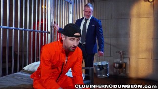 ClubInfernoDungeon - Заключённый Трахнул И Трахнул Надзиратель