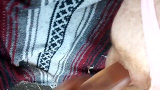 Aspettando di farsi scopare su una strada abbandonata