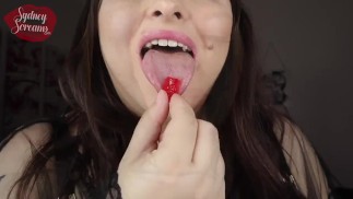 Scherpe tand Goddess verslindt kleine Men - Gummy Bear Giantess Vore - PREVIEW - BBW Sydney Screams