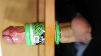 FLESHLIGHT mompelt en stikt in grote lul. Neukt FLESHLIGHT slurp