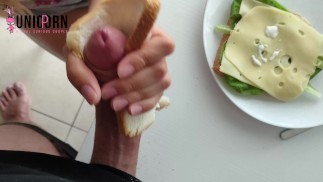 CUM NA MŮJ SÝROVÝ SENDVIČ | moje jídlo potřebuje bílkoviny | MAYO je FINISH STEP SISTER MILKS ME | HRA JÍDLA