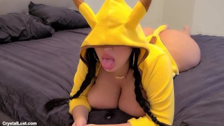 Follemente caldo di spessore Pikachu ragazza scopa cornea vergine